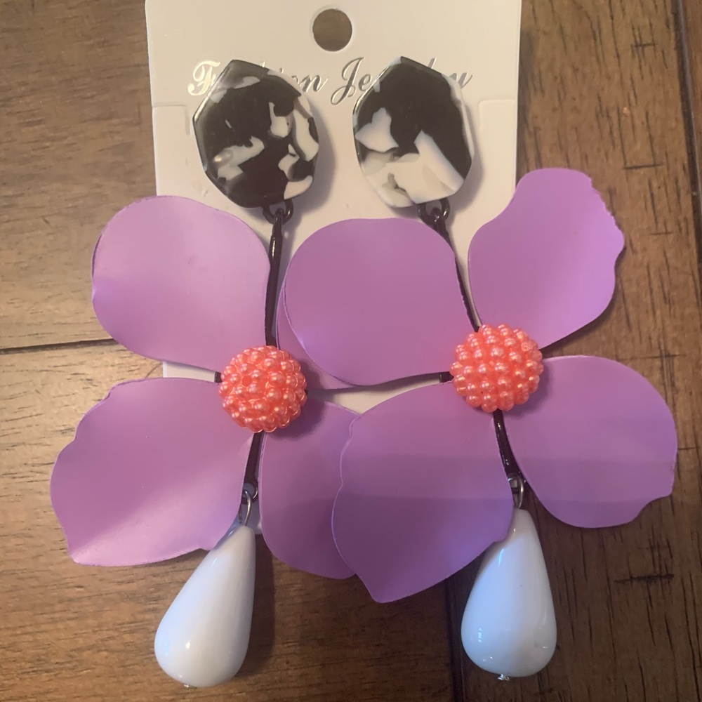 Large Flower Statement Earrings Lilac NWOT